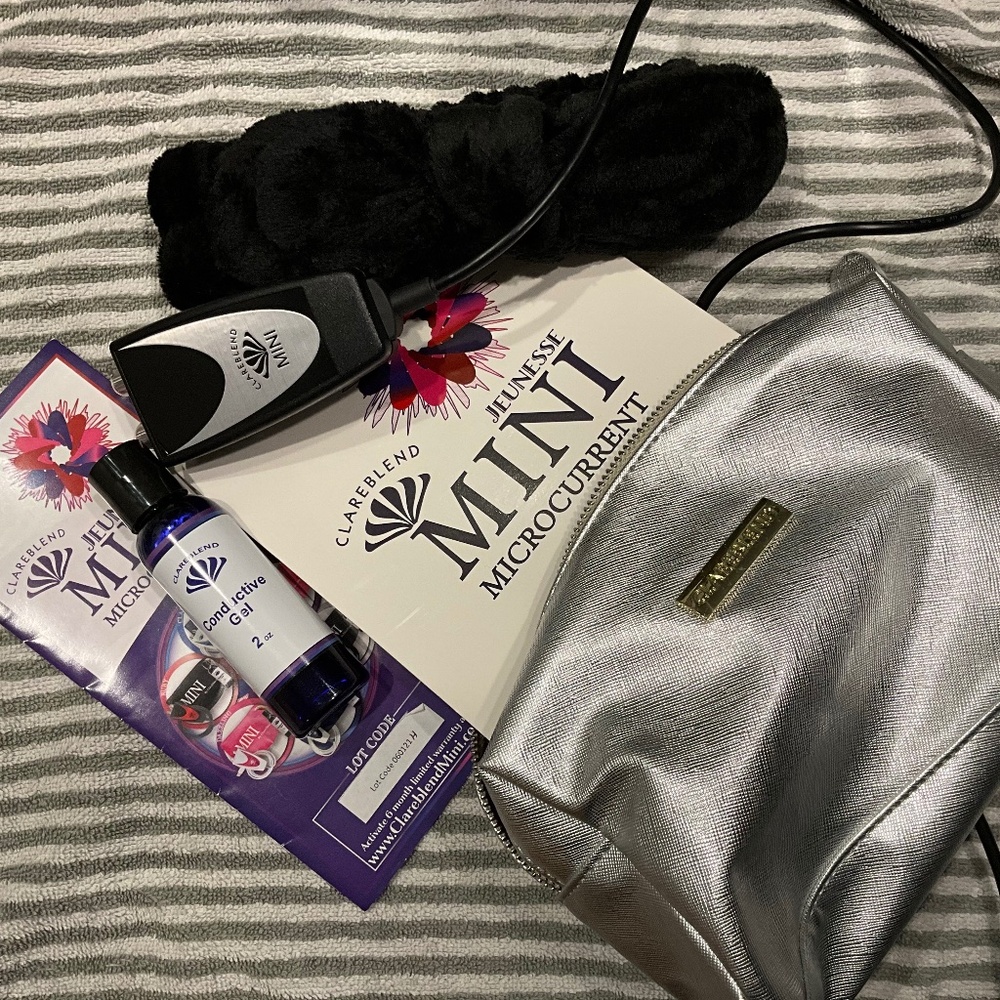 Clareblend Jeunesse MINI handheld microcurrent massage device